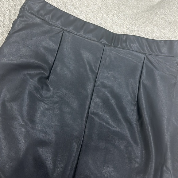 Black skirt size size small - Picture 4 of 5